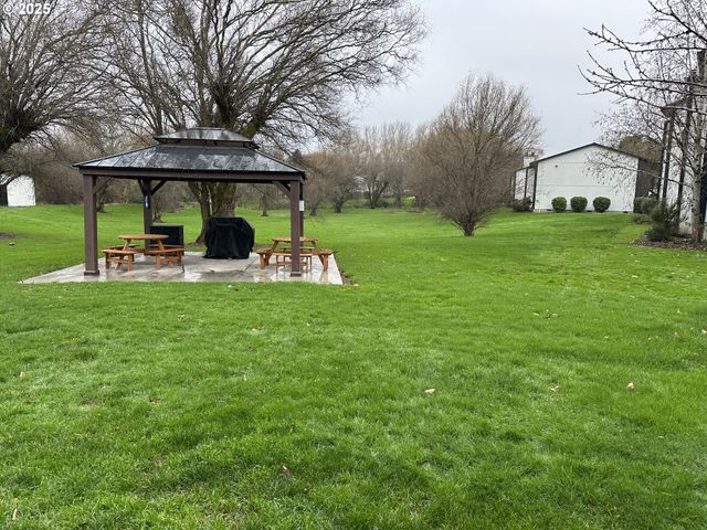 14095 Sw WALKER Rd 95, Beaverton, OR 97005