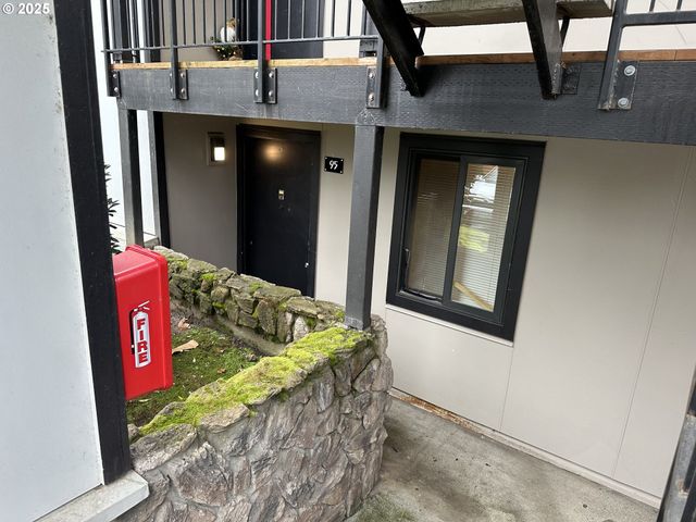 14095 Sw WALKER Rd 95, Beaverton, OR 97005