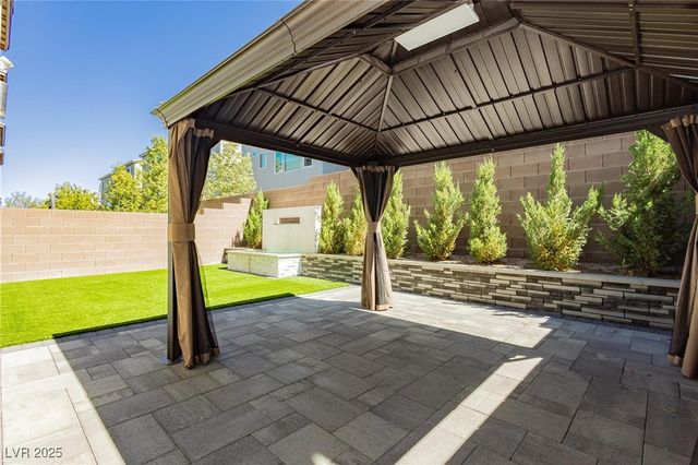 8095 Carpenter Creek Avenue, Las Vegas, NV 89113