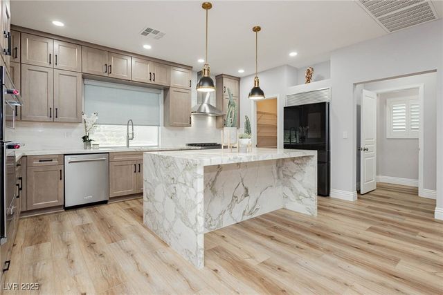 8095 Carpenter Creek Avenue, Las Vegas, NV 89113