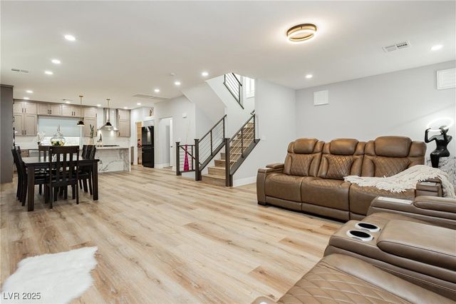 8095 Carpenter Creek Avenue, Las Vegas, NV 89113