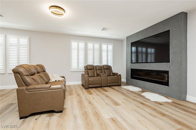 8095 Carpenter Creek Avenue, Las Vegas, NV 89113