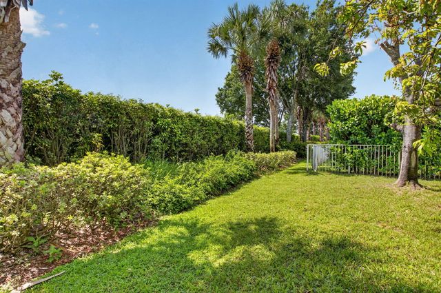 9925 Cobblestone Creek Drive, Boynton Beach, FL 33472