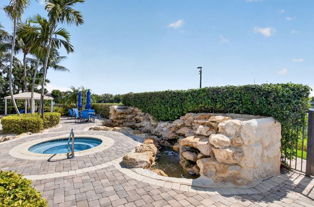9925 Cobblestone Creek Drive, Boynton Beach, FL 33472