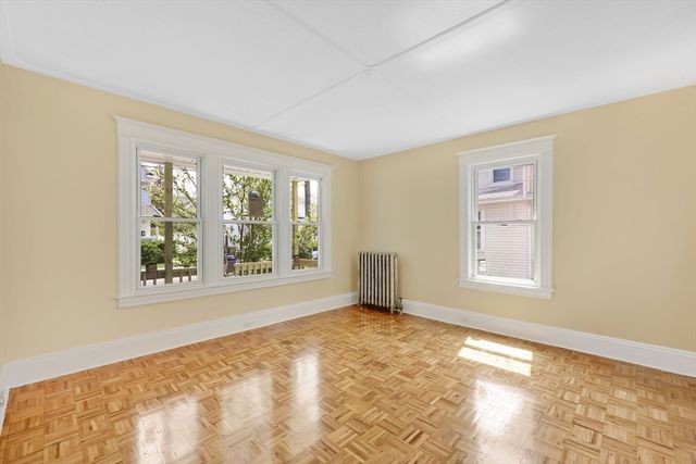 24 Hiawatha St, Springfield, MA 01108