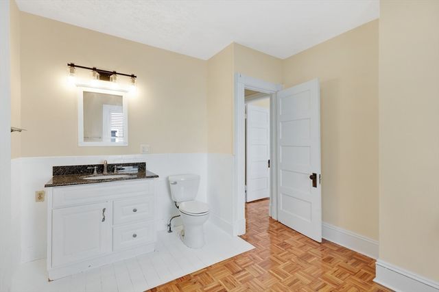 24 Hiawatha St, Springfield, MA 01108