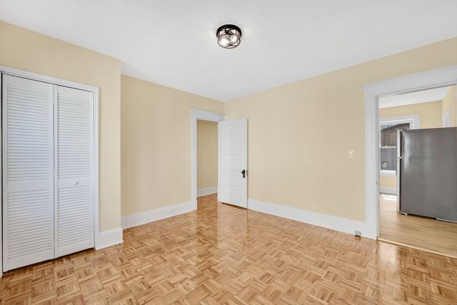 24 Hiawatha St, Springfield, MA 01108
