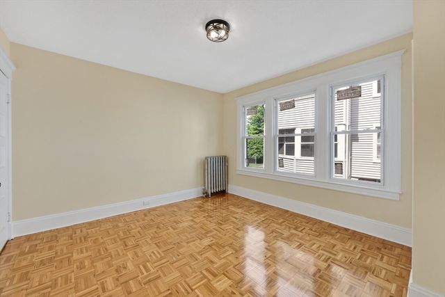 24 Hiawatha St, Springfield, MA 01108