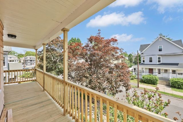 24 Hiawatha St, Springfield, MA 01108