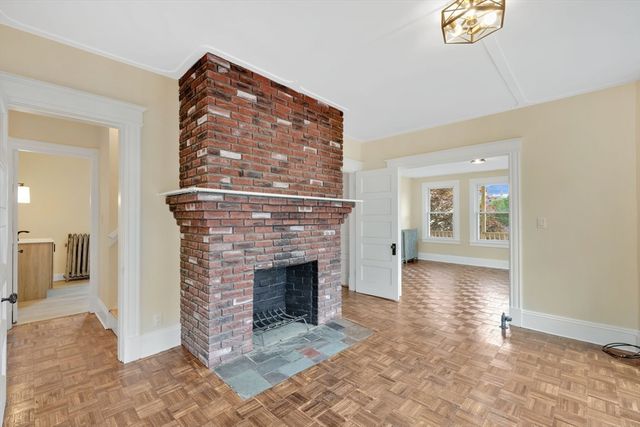 24 Hiawatha St, Springfield, MA 01108