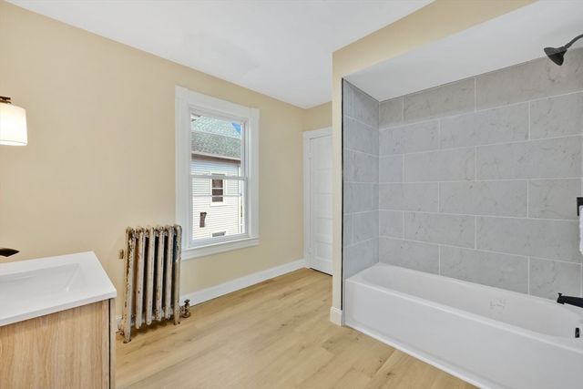24 Hiawatha St, Springfield, MA 01108