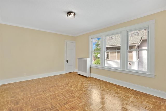 24 Hiawatha St, Springfield, MA 01108