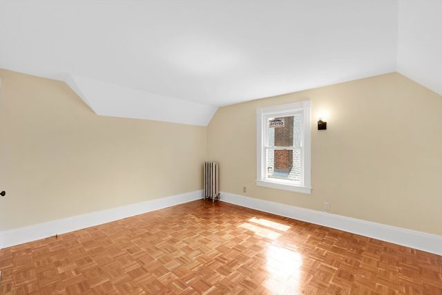 24 Hiawatha St, Springfield, MA 01108