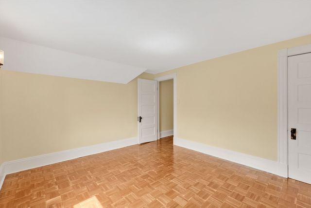 24 Hiawatha St, Springfield, MA 01108