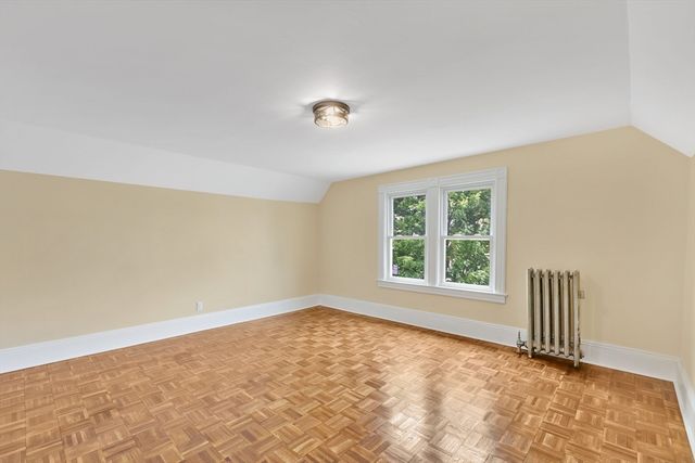 24 Hiawatha St, Springfield, MA 01108