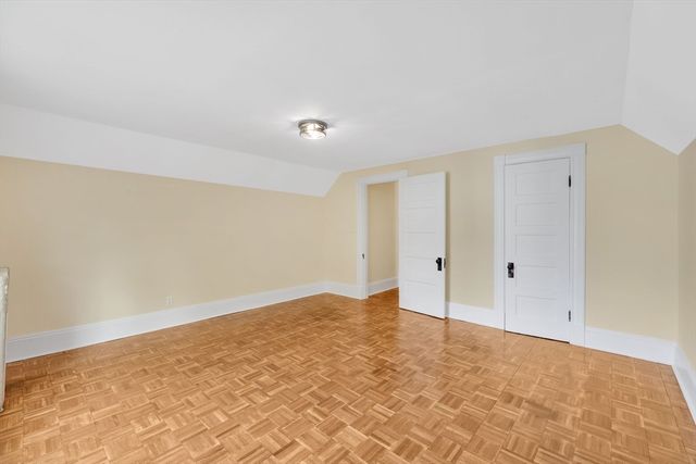 24 Hiawatha St, Springfield, MA 01108
