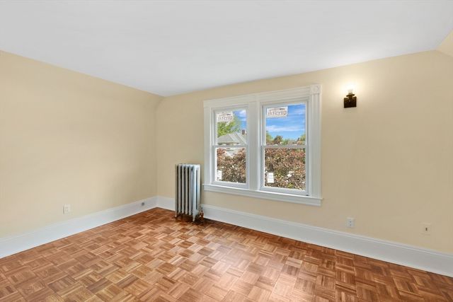 24 Hiawatha St, Springfield, MA 01108