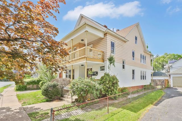24 Hiawatha St, Springfield, MA 01108