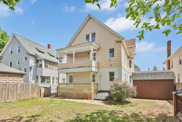 24 Hiawatha St, Springfield, MA 01108