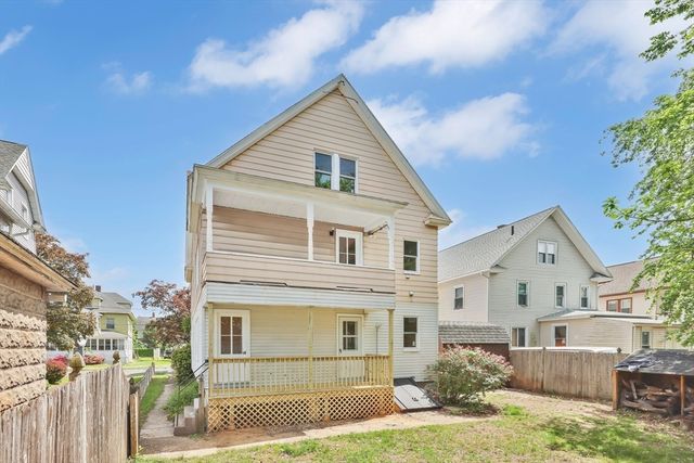 24 Hiawatha St, Springfield, MA 01108