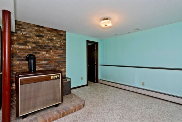 6 Pine Wood Dr, Southampton, MA 01073