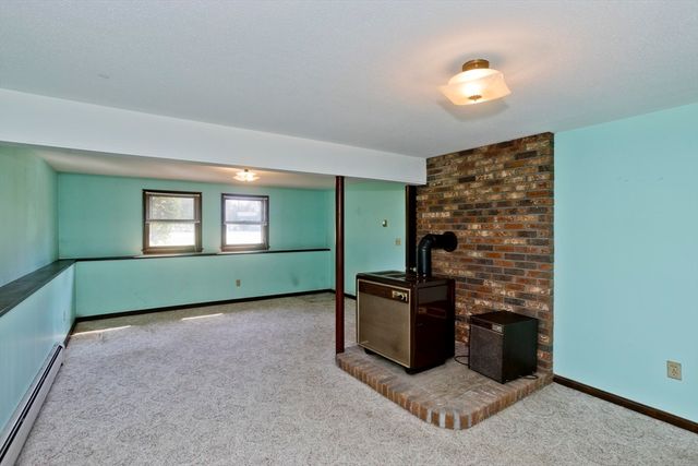 6 Pine Wood Dr, Southampton, MA 01073
