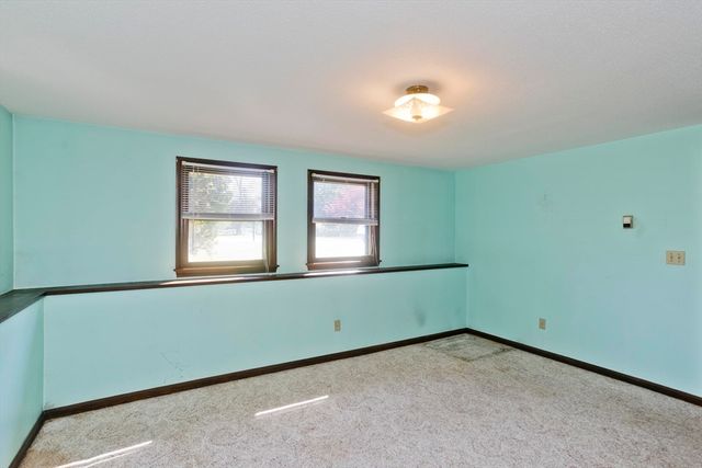 6 Pine Wood Dr, Southampton, MA 01073