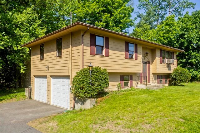 6 Pine Wood Dr, Southampton, MA 01073