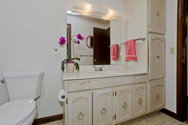 6 Pine Wood Dr, Southampton, MA 01073