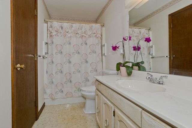 6 Pine Wood Dr, Southampton, MA 01073