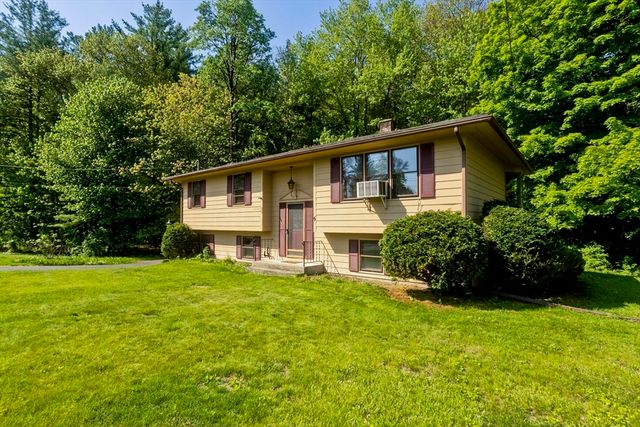 6 Pine Wood Dr, Southampton, MA 01073