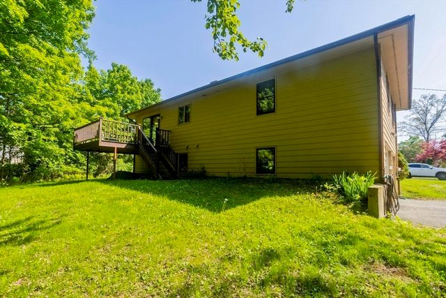 6 Pine Wood Dr, Southampton, MA 01073