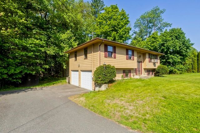 6 Pine Wood Dr, Southampton, MA 01073