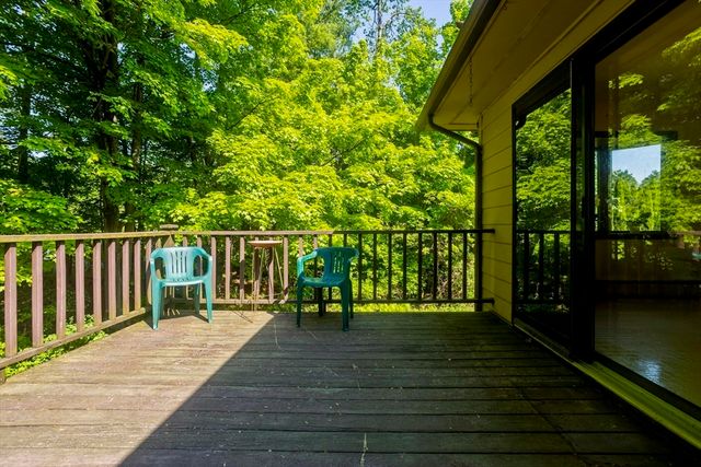 6 Pine Wood Dr, Southampton, MA 01073