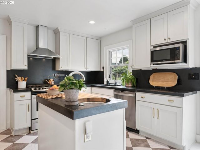 4124 Ne MULTNOMAH St, Portland, OR 97232