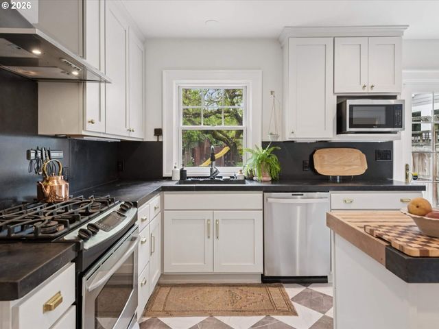 4124 Ne MULTNOMAH St, Portland, OR 97232