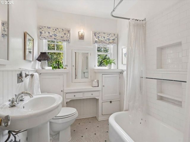 4124 Ne MULTNOMAH St, Portland, OR 97232