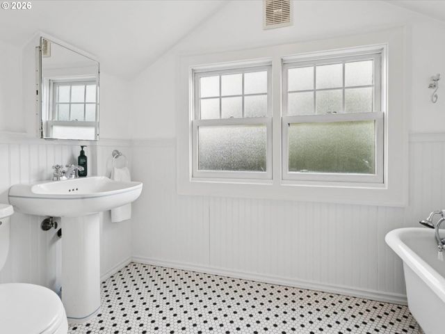 4124 Ne MULTNOMAH St, Portland, OR 97232