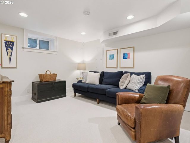 4124 Ne MULTNOMAH St, Portland, OR 97232