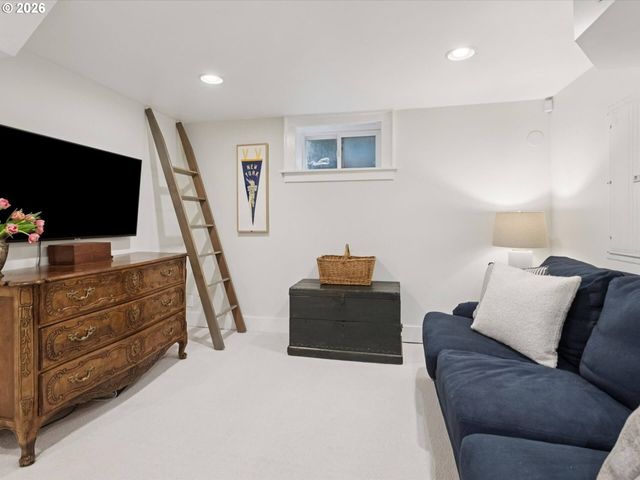 4124 Ne MULTNOMAH St, Portland, OR 97232