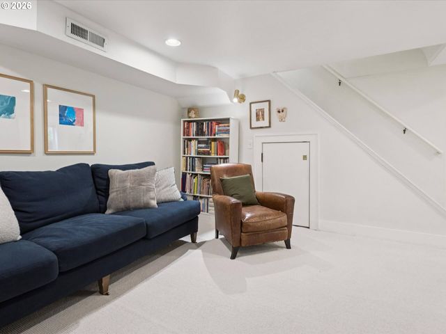 4124 Ne MULTNOMAH St, Portland, OR 97232