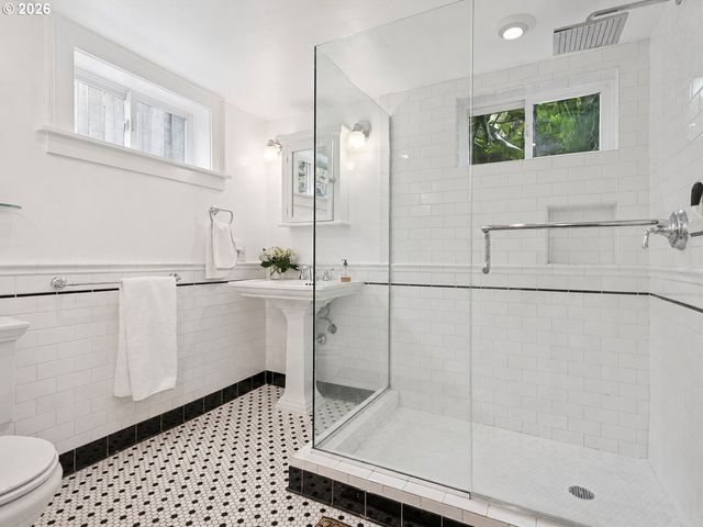 4124 Ne MULTNOMAH St, Portland, OR 97232