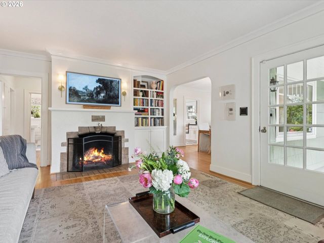 4124 Ne MULTNOMAH St, Portland, OR 97232