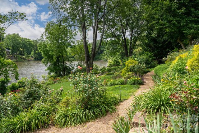 305 Lakewood Drive, Asheville, NC 28803