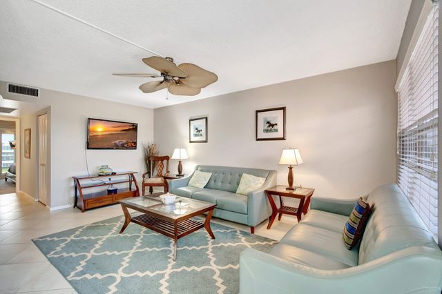 4049 Wolverton C, Boca Raton, FL 33434