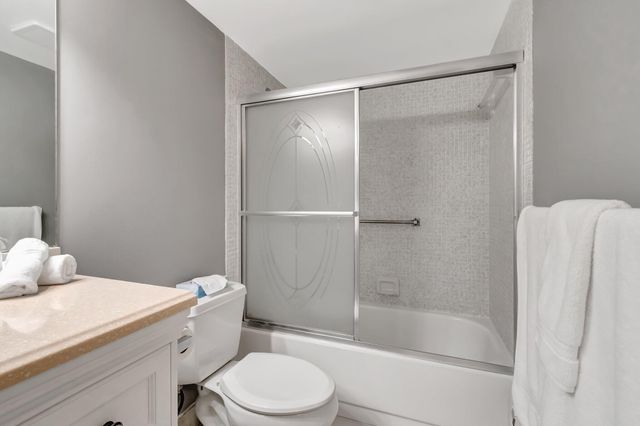 4049 Wolverton C, Boca Raton, FL 33434