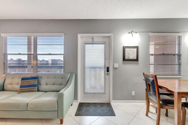 4049 Wolverton C, Boca Raton, FL 33434