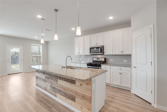 215 Hadley Lane, Fate, TX 75087