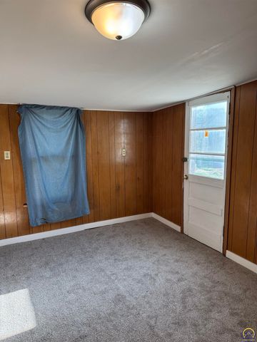 7530 NW US 24 HWY, Topeka, KS 66618