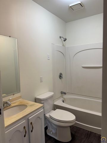 7530 NW US 24 HWY, Topeka, KS 66618